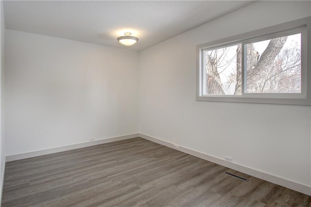 10212 7 Street Sw, Calgary, AB - Indoor Photo Showing Other Room