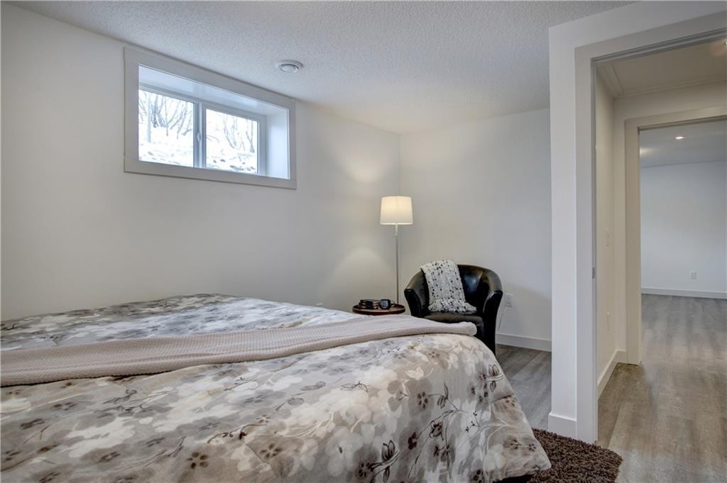 10212 7 Street Sw, Calgary, AB - Indoor Photo Showing Bedroom