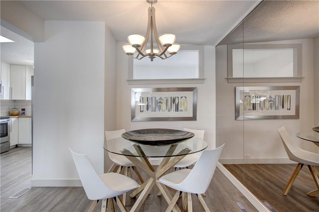 10212 7 Street Sw, Calgary, AB - Indoor Photo Showing Dining Room