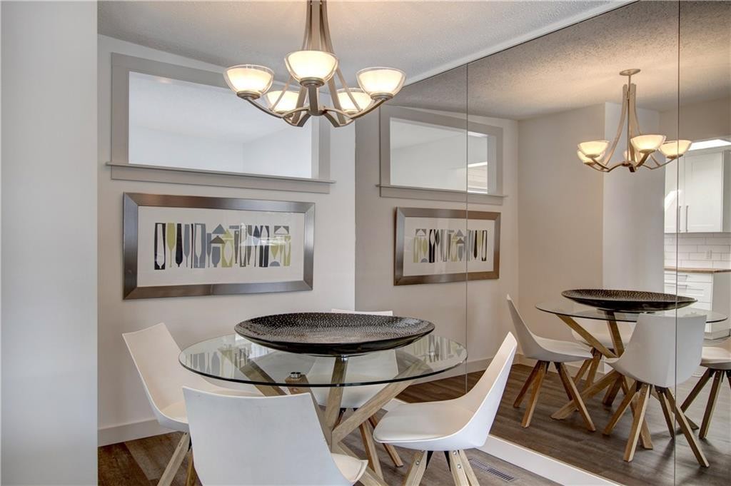 10212 7 Street Sw, Calgary, AB - Indoor Photo Showing Dining Room