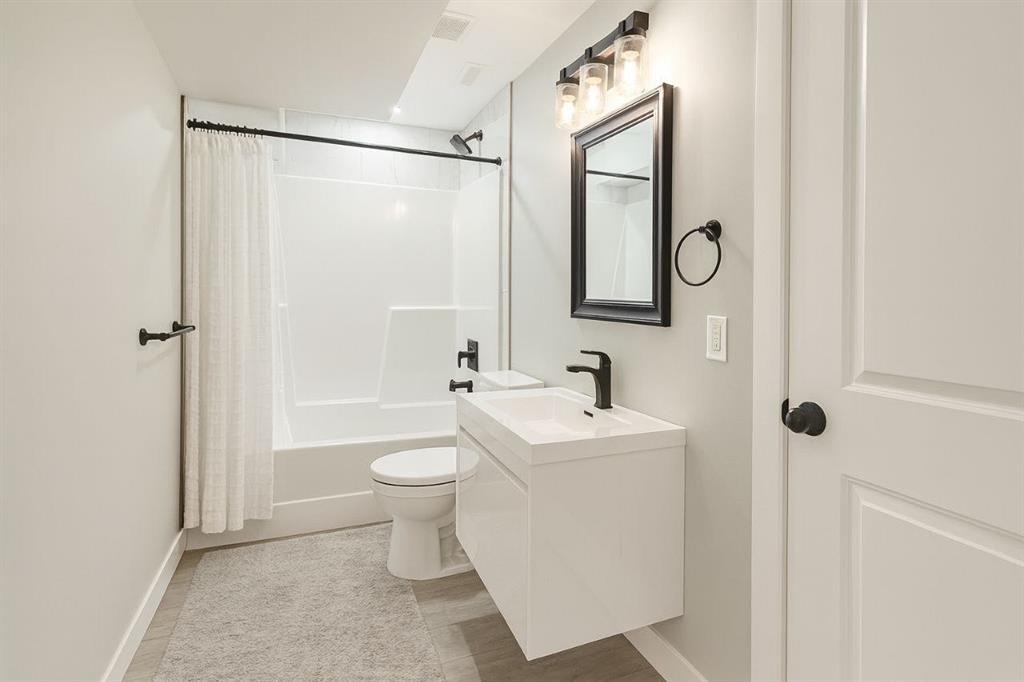447 Tuscany Ridge Heights Nw, Calgary, AB - Indoor Photo Showing Bathroom