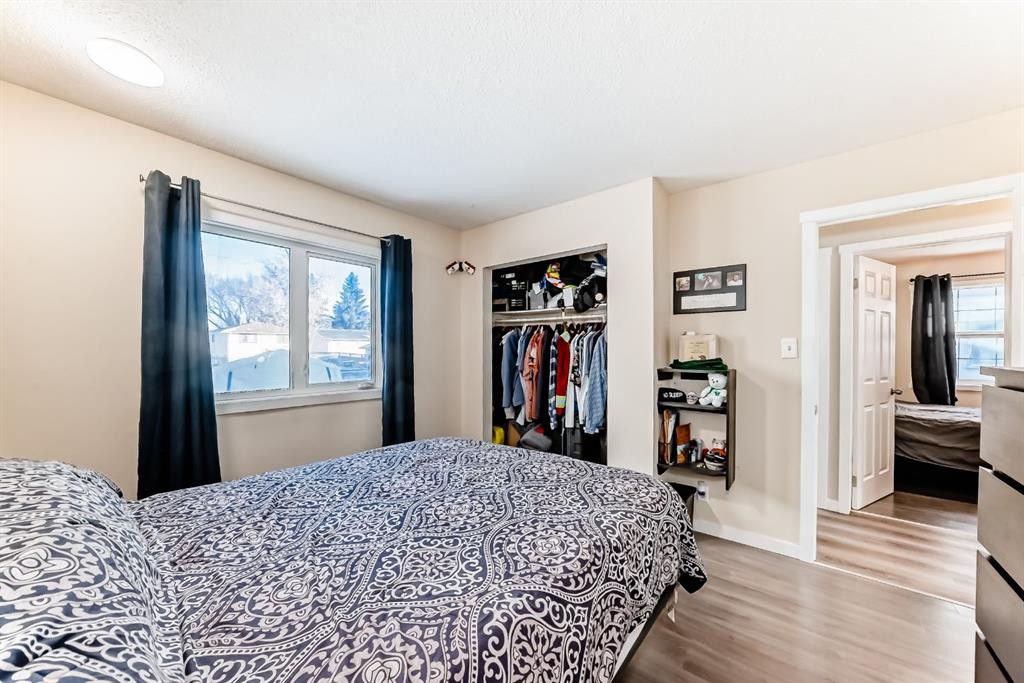 3221 32A Avenue Se, Calgary, AB - Indoor Photo Showing Bedroom