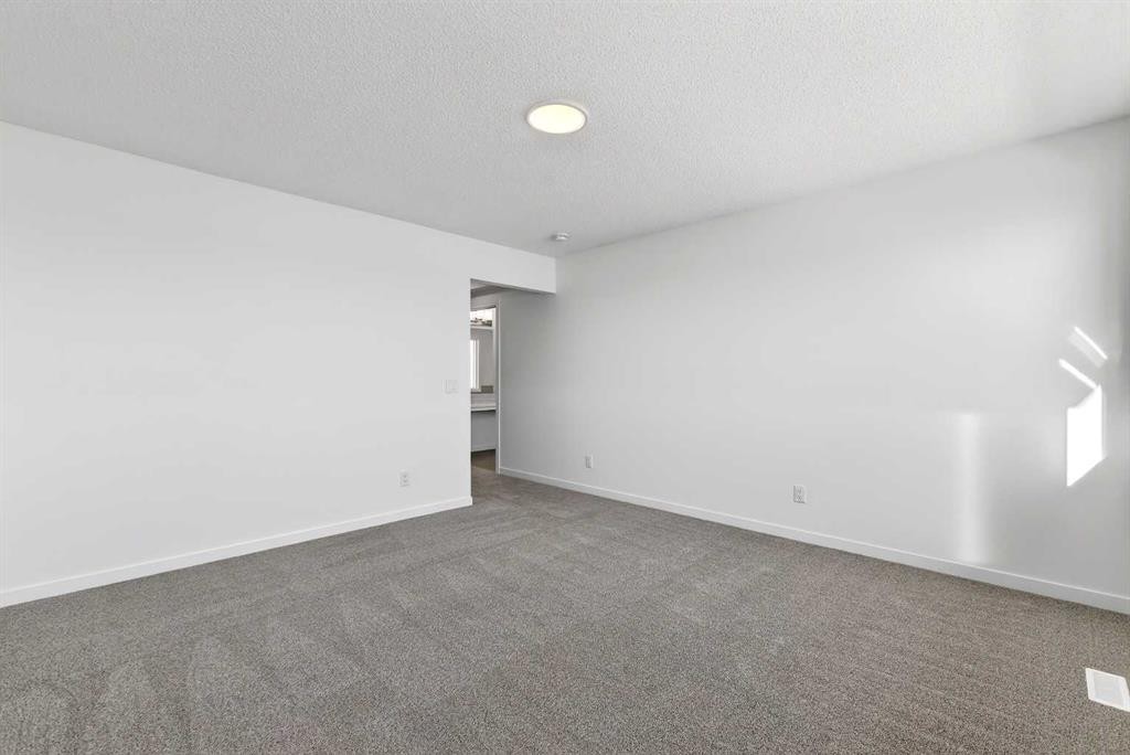 199 Corner Glen Crescent Ne, Calgary, AB - Indoor Photo Showing Other Room