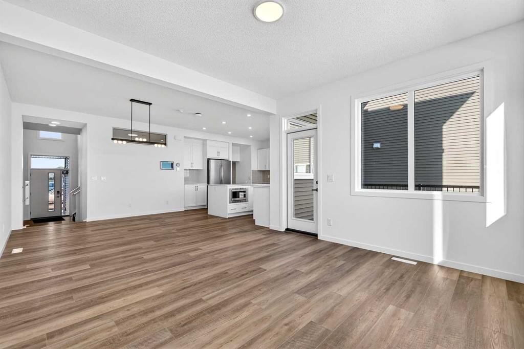 199 Corner Glen Crescent Ne, Calgary, AB - Indoor