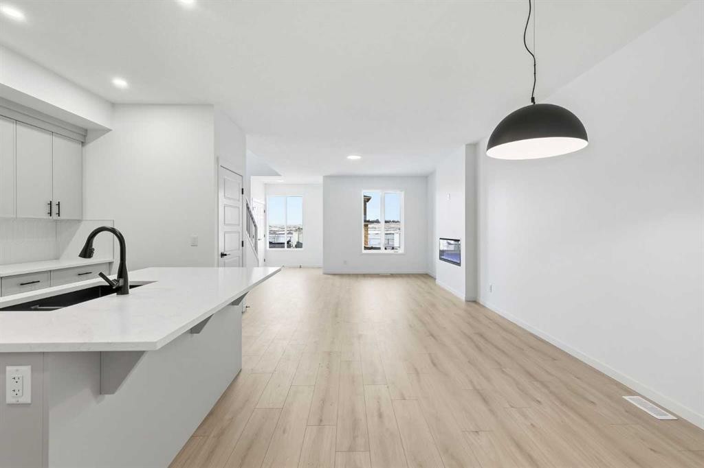 355 Herron Landing Ne, Calgary, AB - Indoor Photo Showing Kitchen