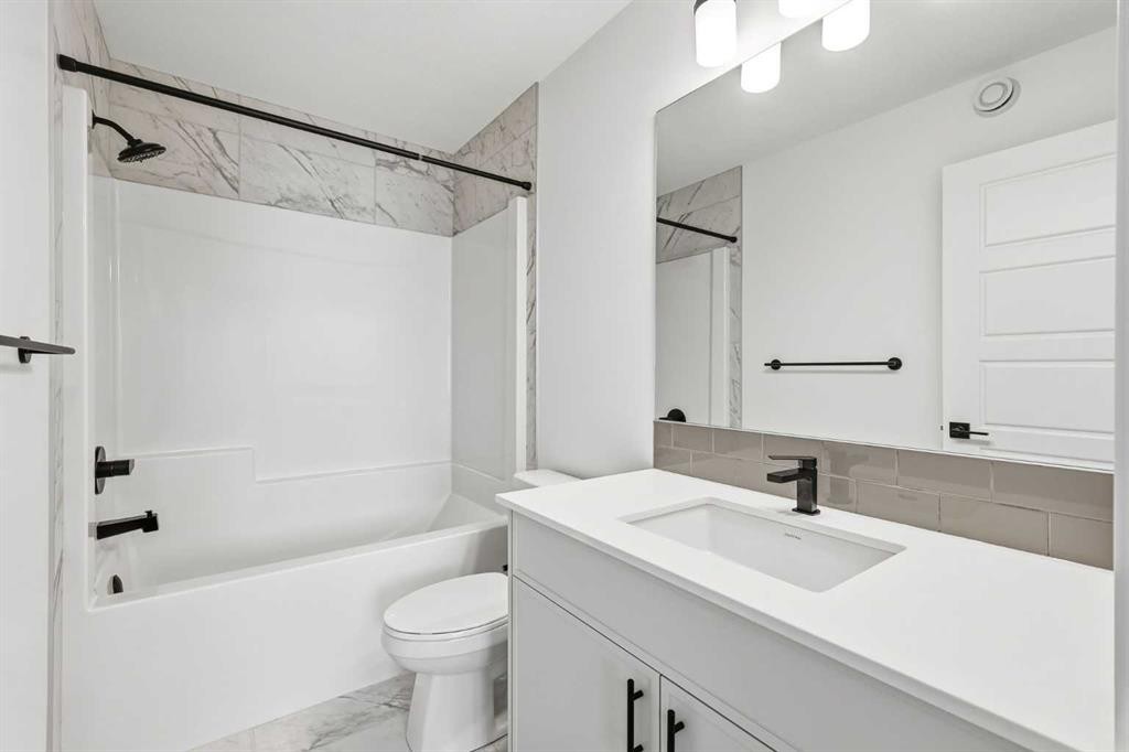 355 Herron Landing Ne, Calgary, AB - Indoor Photo Showing Bathroom