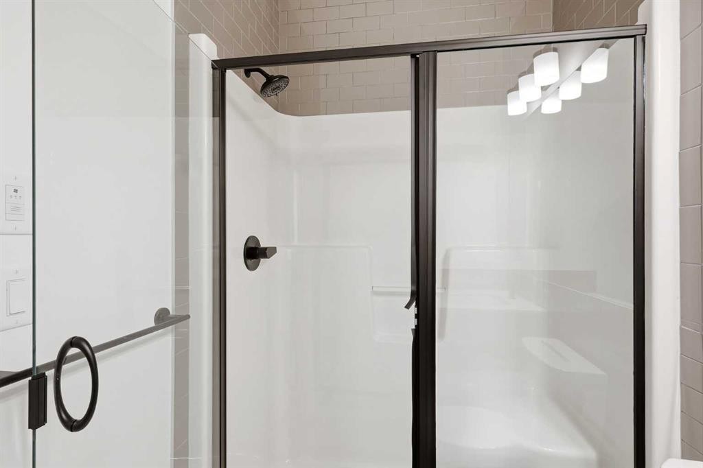 355 Herron Landing Ne, Calgary, AB - Indoor Photo Showing Bathroom