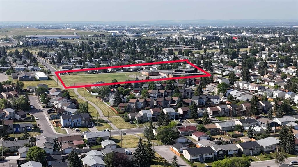 6151 Penworth Road Se, Calgary, AB - Outdoor With View