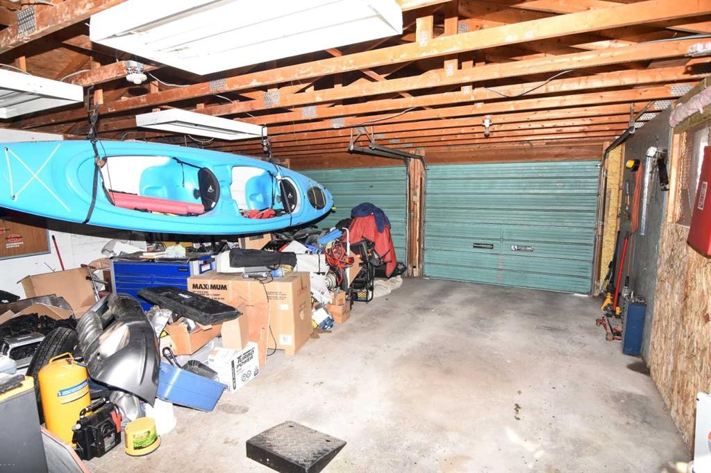6151 Penworth Road Se, Calgary, AB - Indoor Photo Showing Garage