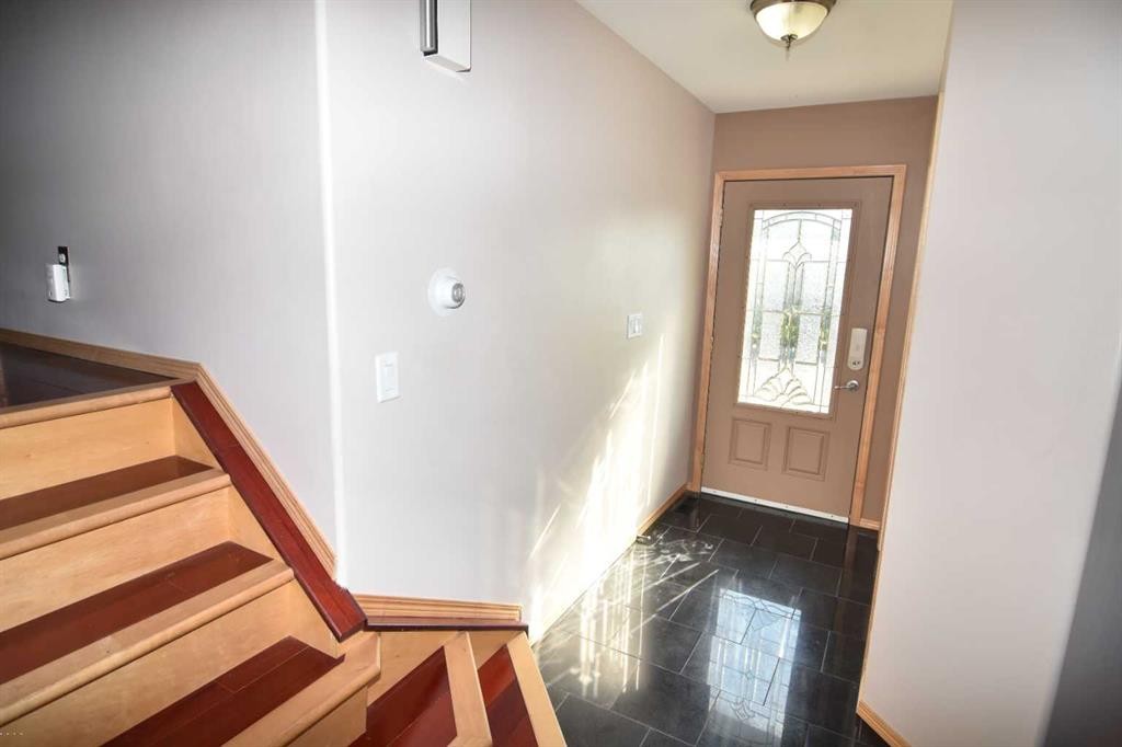 6151 Penworth Road Se, Calgary, AB - Indoor Photo Showing Other Room