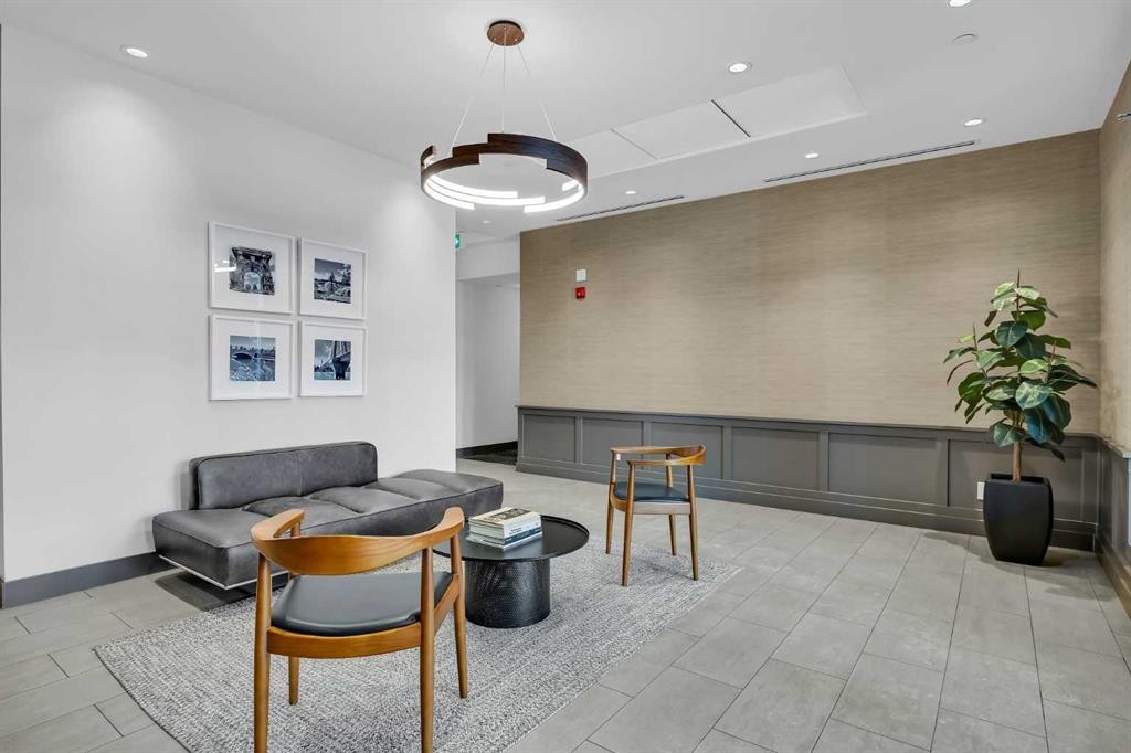 210-38 Quarry Gate Se, Calgary, AB