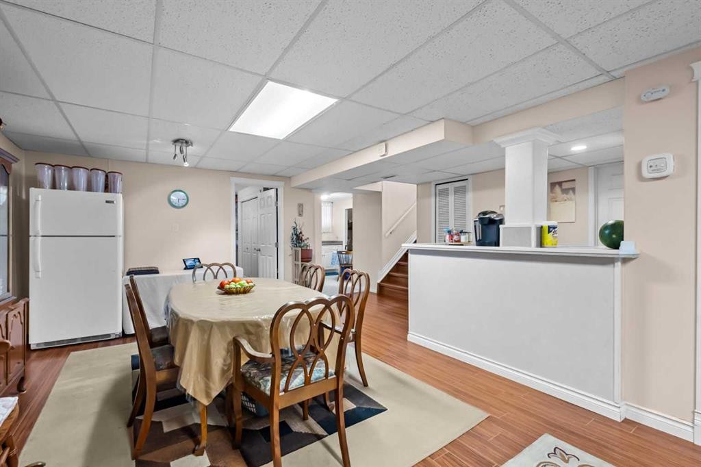 2220 38 Street Sw, Calgary, AB - Indoor Photo Showing Dining Room
