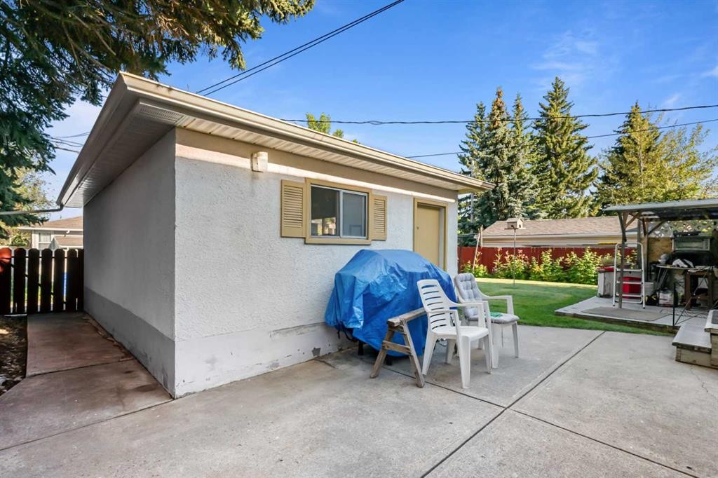 2220 38 Street Sw, Calgary, AB - Outdoor With Exterior