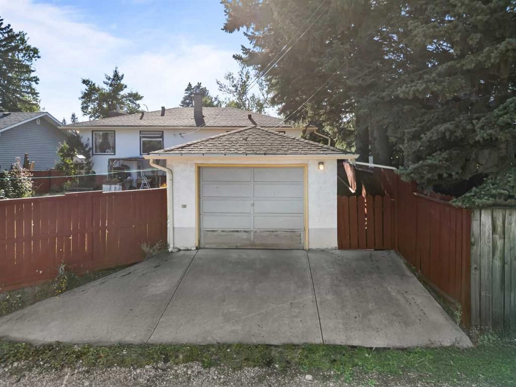 2220 38 Street Sw, Calgary, AB - Outdoor