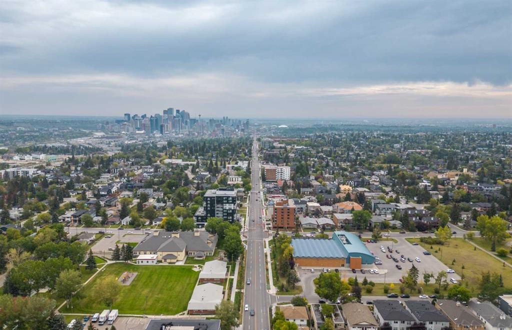 2220 38 Street Sw, Calgary, AB - Outdoor With View