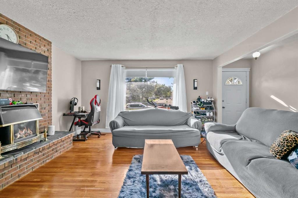 2220 38 Street Sw, Calgary, AB - Indoor Photo Showing Living Room With Fireplace
