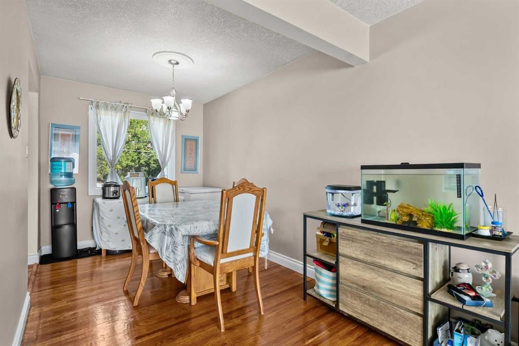 2220 38 Street Sw, Calgary, AB - Indoor Photo Showing Dining Room