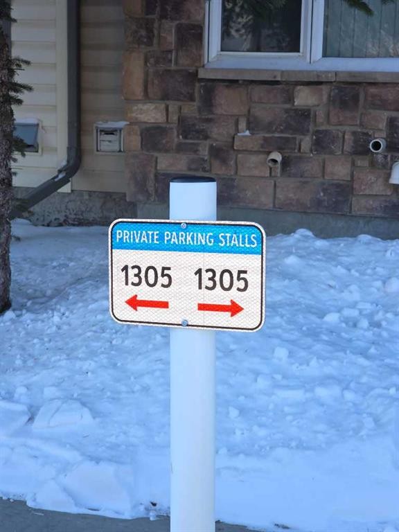 1305-2445 Kingsland Road Se, Airdrie, AB - Outdoor