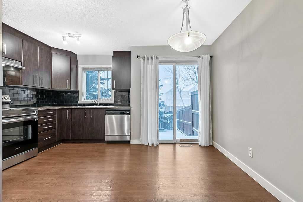 1305-2445 Kingsland Road Se, Airdrie, AB - Indoor Photo Showing Kitchen