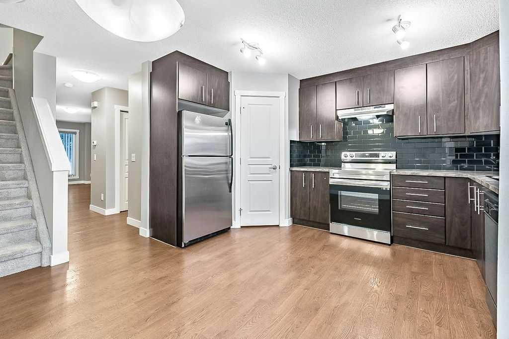 1305-2445 Kingsland Road Se, Airdrie, AB - Indoor Photo Showing Kitchen