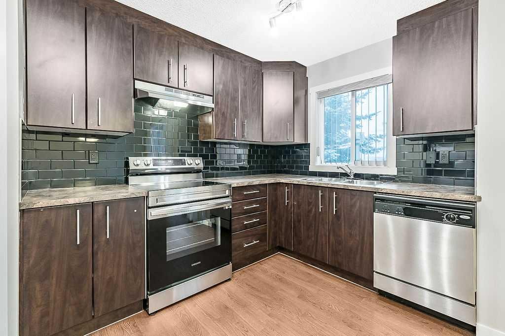 1305-2445 Kingsland Road Se, Airdrie, AB - Indoor Photo Showing Kitchen With Double Sink