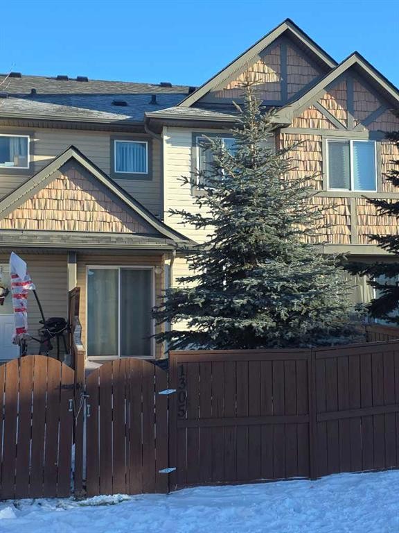 1305-2445 Kingsland Road Se, Airdrie, AB - Outdoor