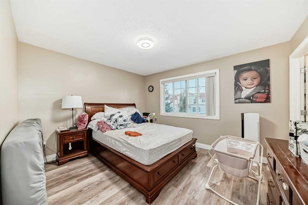 14 Dover Mews Se, Calgary, AB - Indoor Photo Showing Bedroom