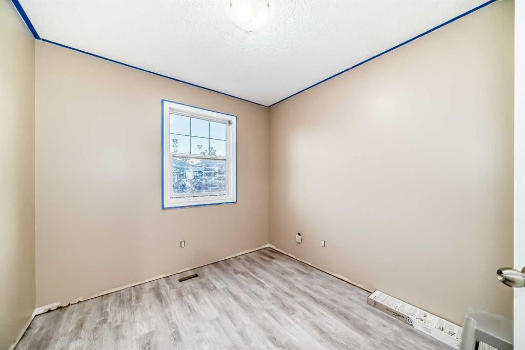 14 Dover Mews Se, Calgary, AB - Indoor Photo Showing Other Room