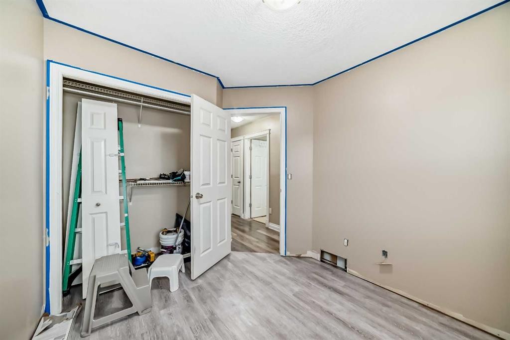 14 Dover Mews Se, Calgary, AB - Indoor Photo Showing Other Room