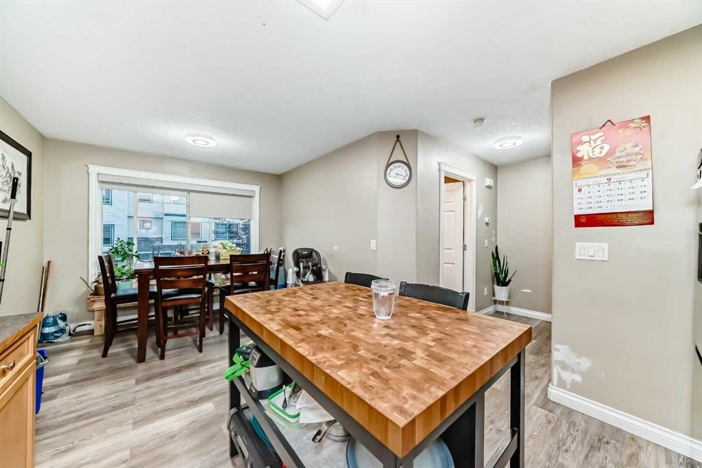 14 Dover Mews Se, Calgary, AB - Indoor Photo Showing Dining Room