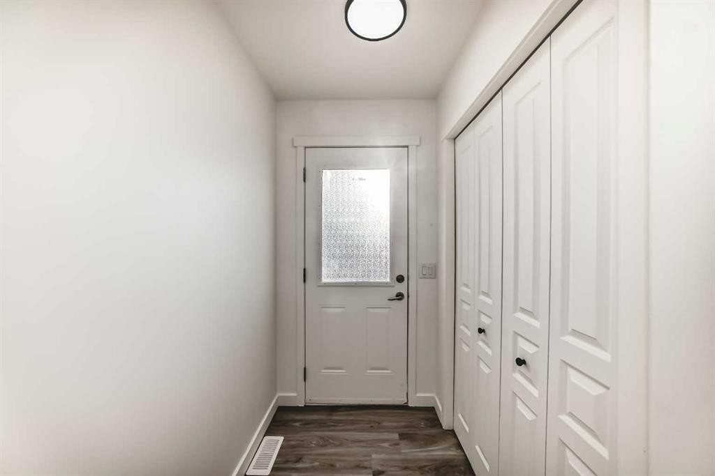 99 Saddlecrest Way Ne, Calgary, AB - Indoor Photo Showing Other Room