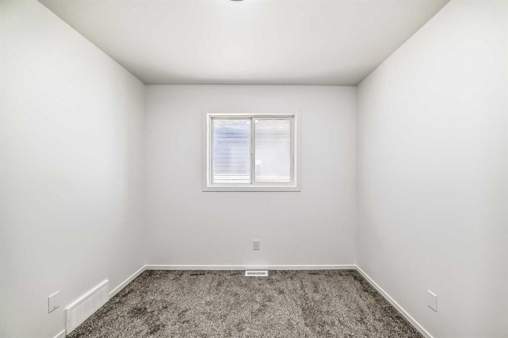 99 Saddlecrest Way Ne, Calgary, AB - Indoor Photo Showing Other Room