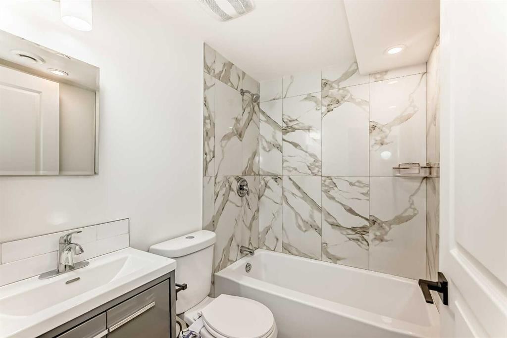 99 Saddlecrest Way Ne, Calgary, AB - Indoor Photo Showing Bathroom