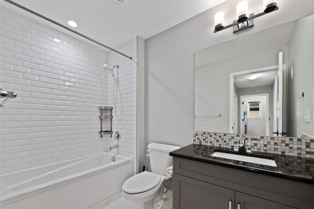 138 Cityside Way Ne, Calgary, AB - Indoor Photo Showing Bathroom