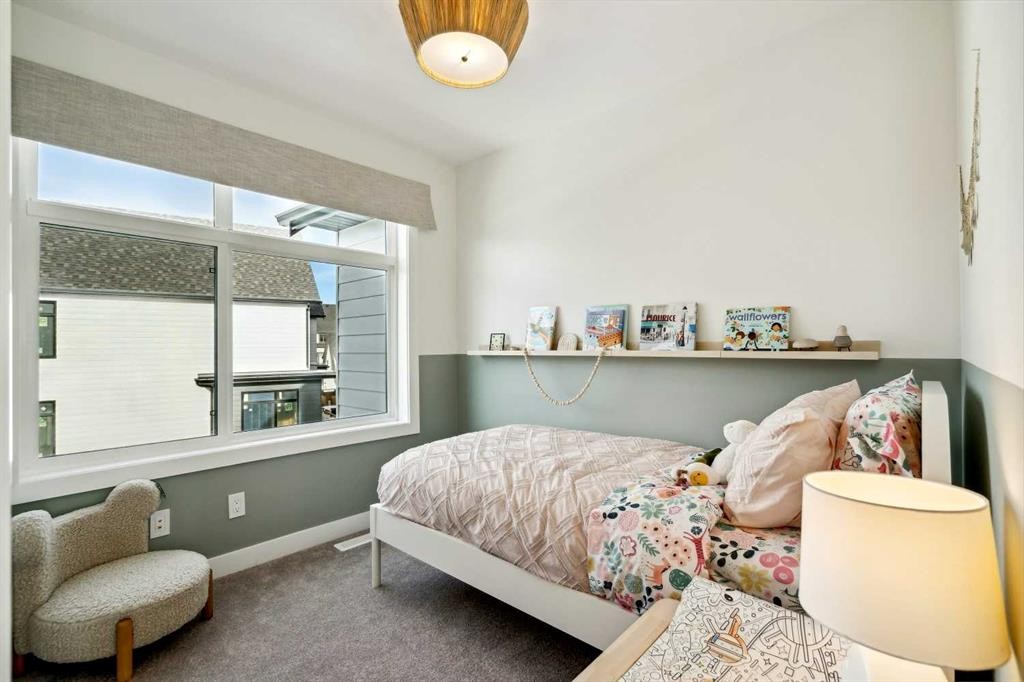 171 Dieppe Drive Sw, Calgary, AB - Indoor Photo Showing Bedroom