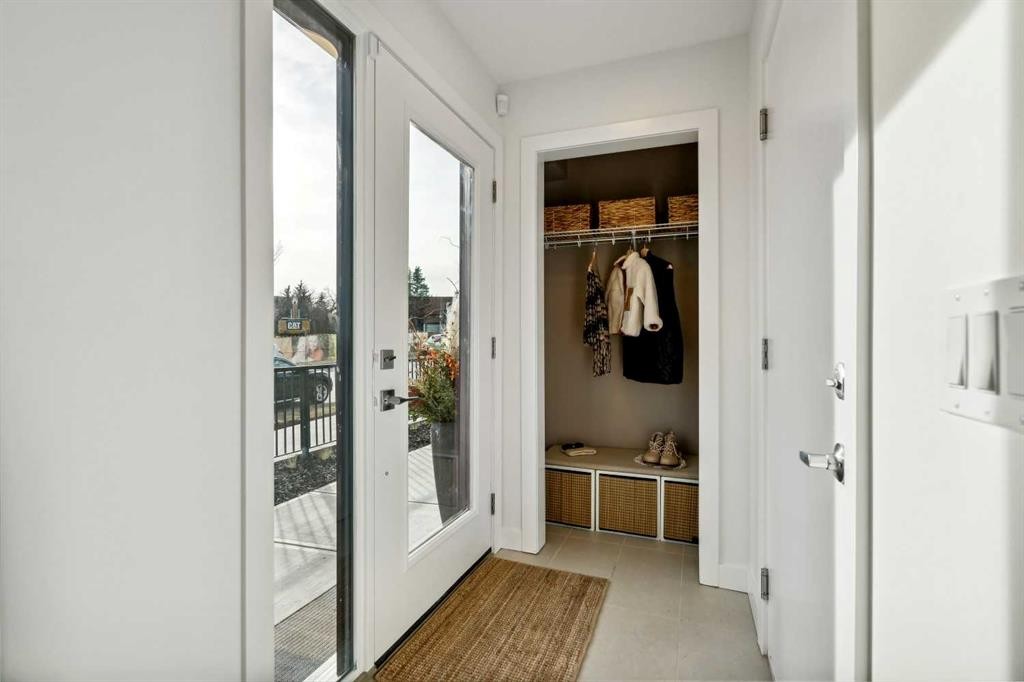 171 Dieppe Drive Sw, Calgary, AB - Indoor Photo Showing Other Room