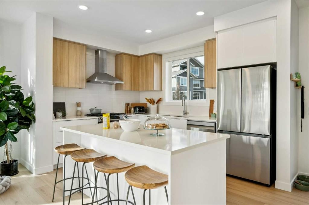 171 Dieppe Drive Sw, Calgary, AB - Indoor Photo Showing Kitchen With Upgraded Kitchen