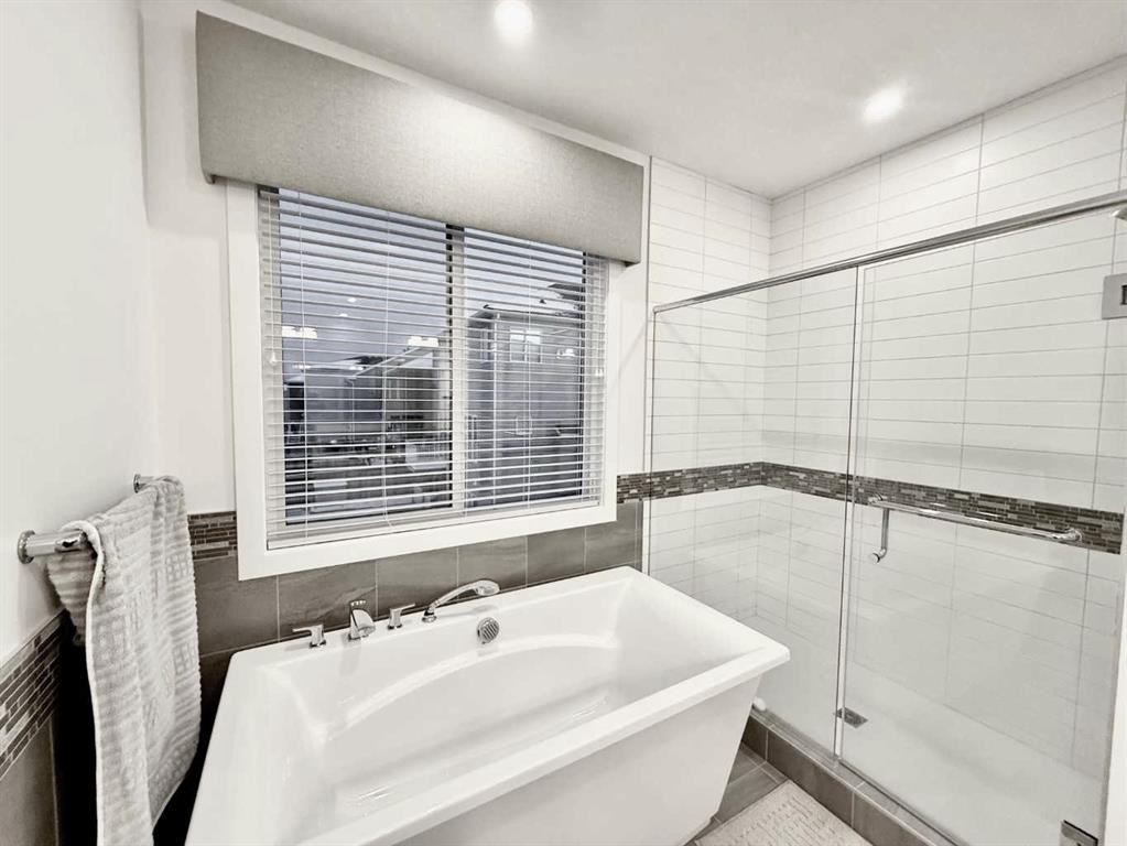 148 Carrington Circle Nw, Calgary, AB - Indoor Photo Showing Bathroom