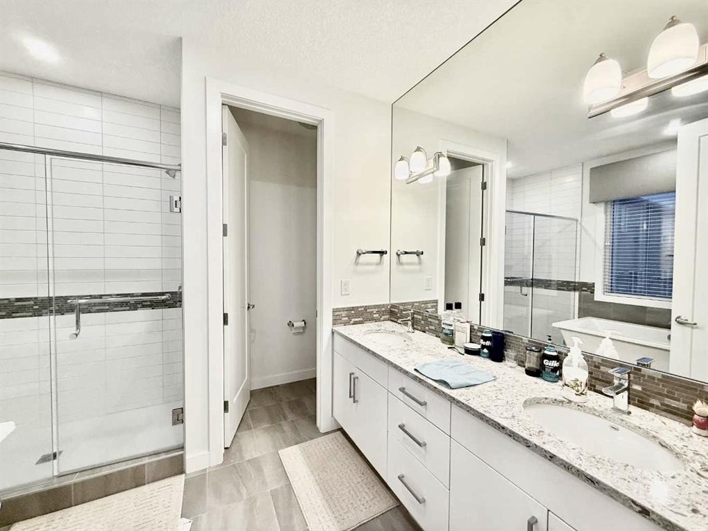 148 Carrington Circle Nw, Calgary, AB - Indoor Photo Showing Bathroom