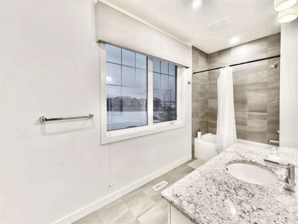 148 Carrington Circle Nw, Calgary, AB - Indoor Photo Showing Bathroom