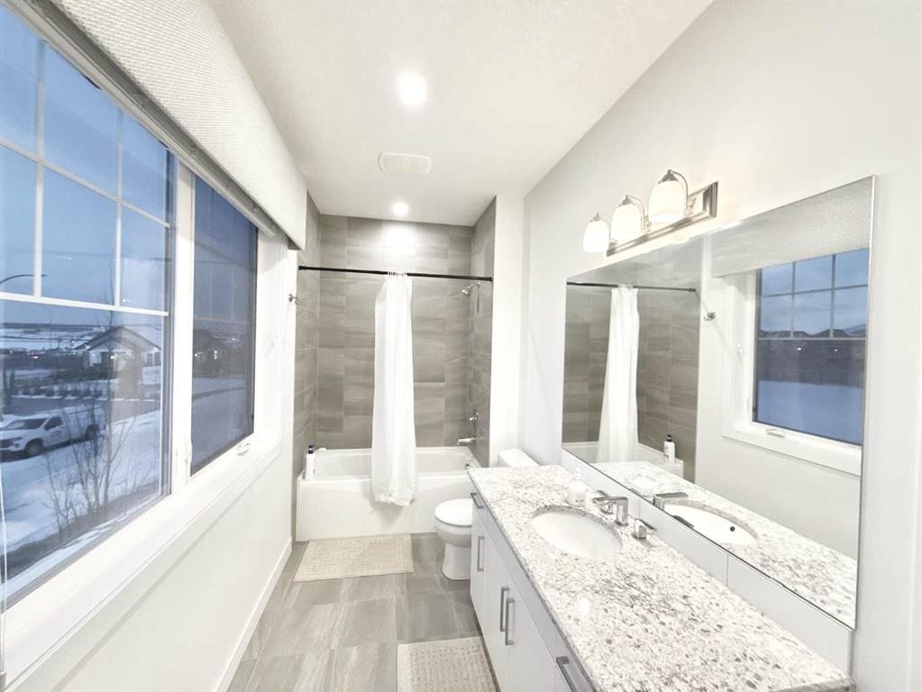 148 Carrington Circle Nw, Calgary, AB - Indoor Photo Showing Bathroom