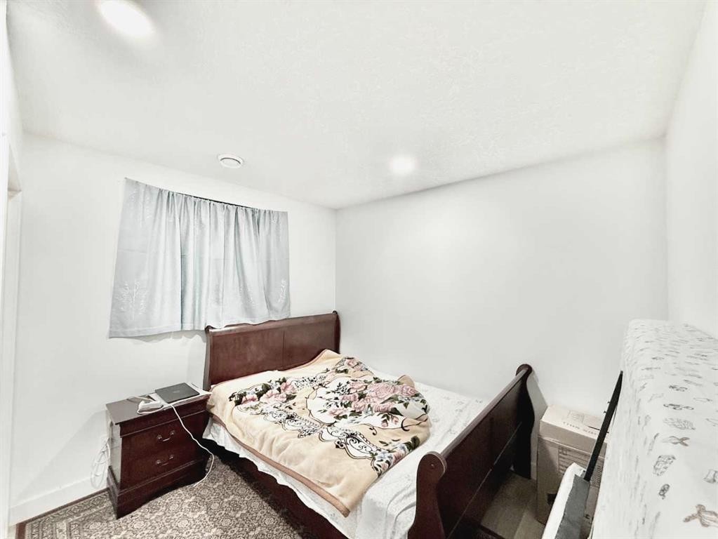 148 Carrington Circle Nw, Calgary, AB - Indoor Photo Showing Bedroom