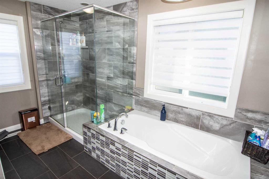 134 Redstone Park Ne, Calgary, AB - Indoor Photo Showing Bathroom