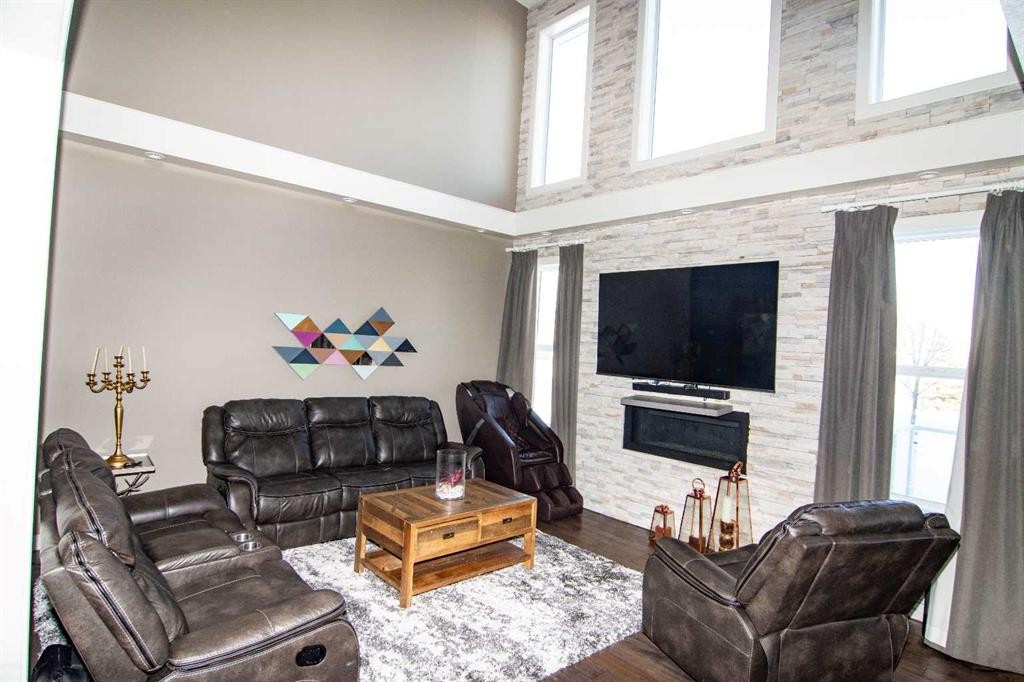 134 Redstone Park Ne, Calgary, AB - Indoor Photo Showing Living Room