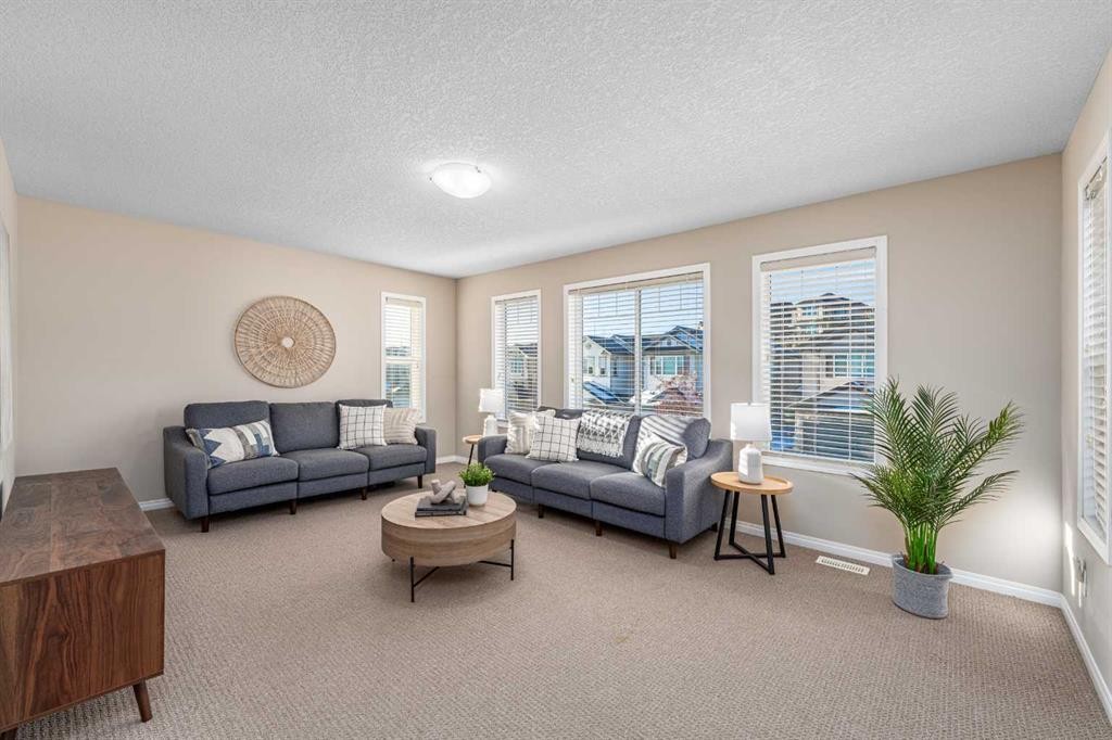 194 Kincora Glen Rise Nw, Calgary, AB - Indoor Photo Showing Living Room