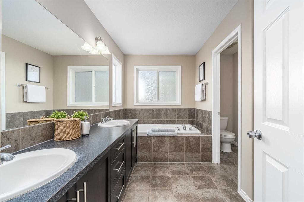 194 Kincora Glen Rise Nw, Calgary, AB - Indoor Photo Showing Bathroom