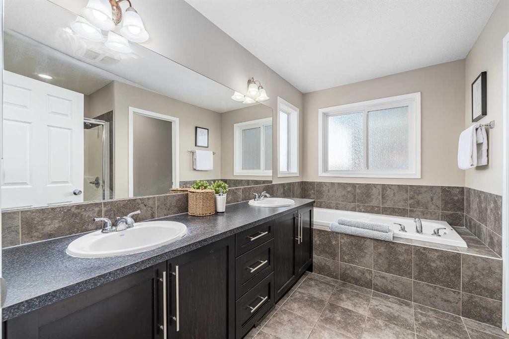 194 Kincora Glen Rise Nw, Calgary, AB - Indoor Photo Showing Bathroom
