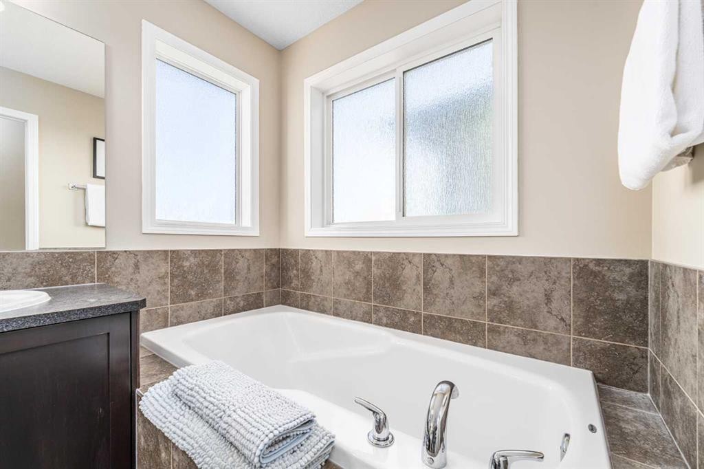 194 Kincora Glen Rise Nw, Calgary, AB - Indoor Photo Showing Bathroom