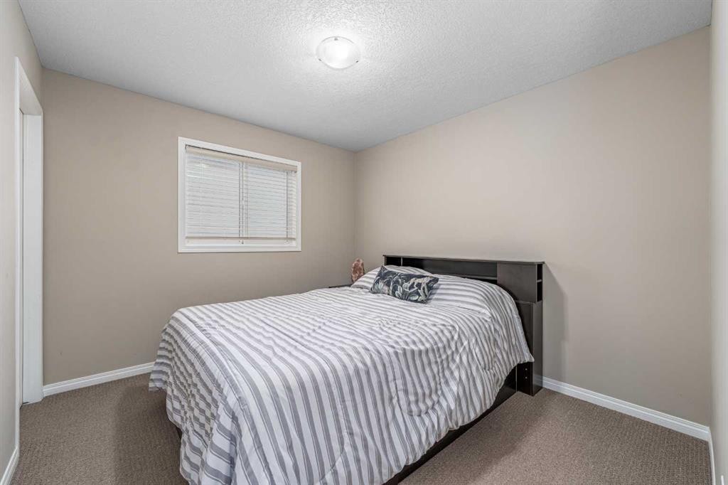 194 Kincora Glen Rise Nw, Calgary, AB - Indoor Photo Showing Bedroom