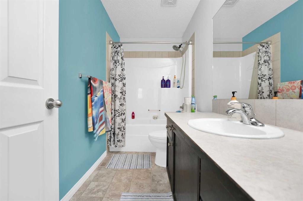 2101 Luxstone Boulevard Sw, Airdrie, AB - Indoor Photo Showing Bathroom